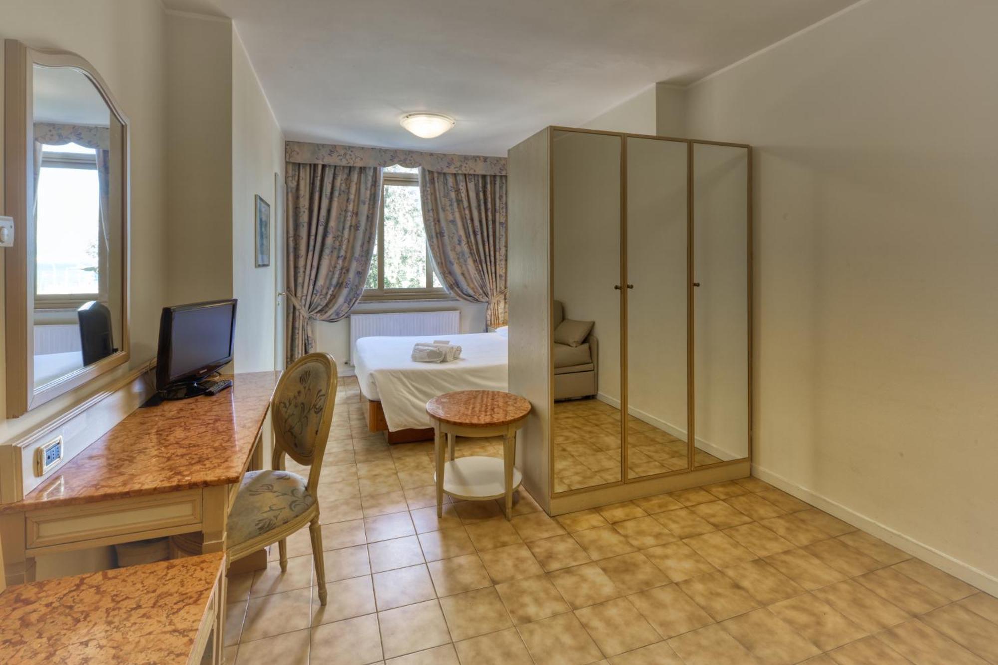 Ena Hotel Аренцано Екстериор снимка